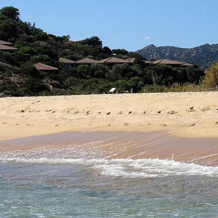 Case Sul Mare Residenze Di Bes Chia Bagian luar foto