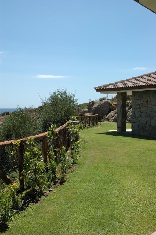 Case Sul Mare Residenze Di Bes Chia Bagian luar foto