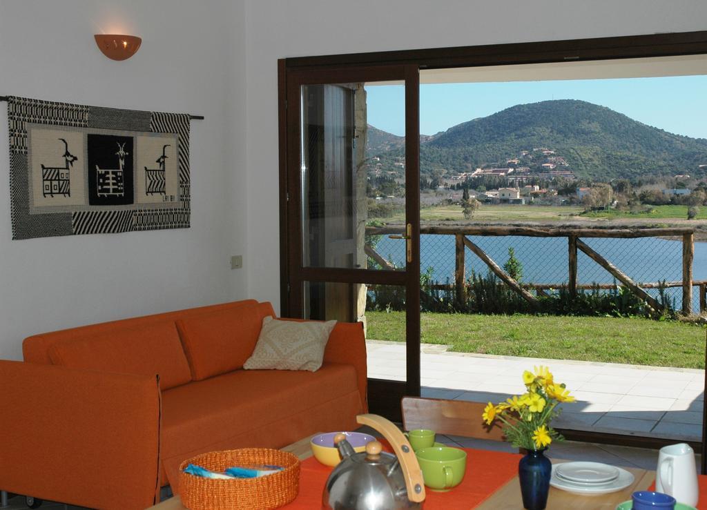 Case Sul Mare Residenze Di Bes Chia Bagian luar foto