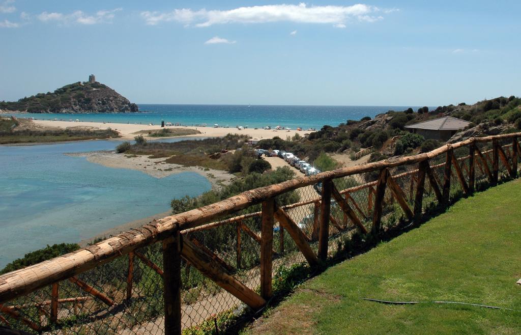 Case Sul Mare Residenze Di Bes Chia Bagian luar foto