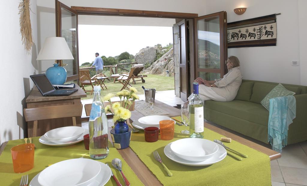Case Sul Mare Residenze Di Bes Chia Bagian luar foto