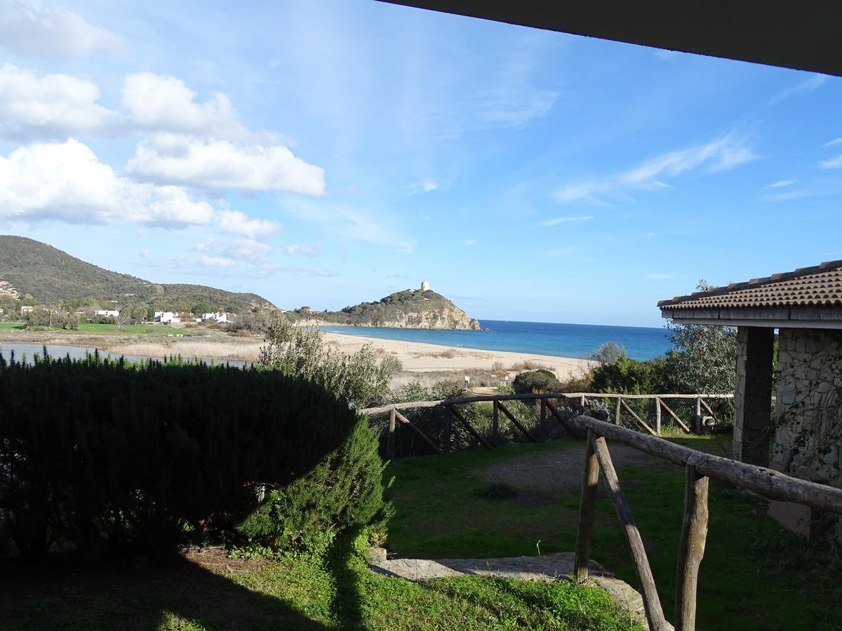 Case Sul Mare Residenze Di Bes Chia Bagian luar foto