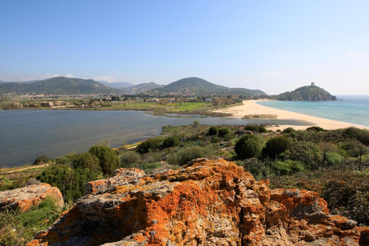 Case Sul Mare Residenze Di Bes Chia Bagian luar foto